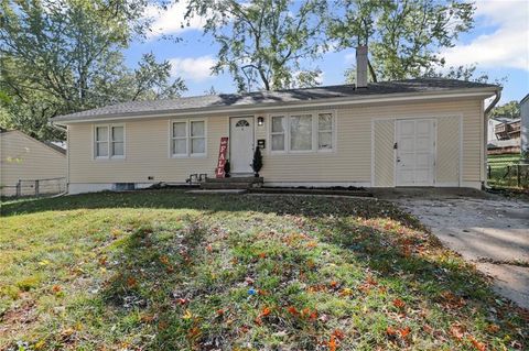Photo of 303 W Marcia Avenue, Independence, MO 64050 (MLS # 2584668)