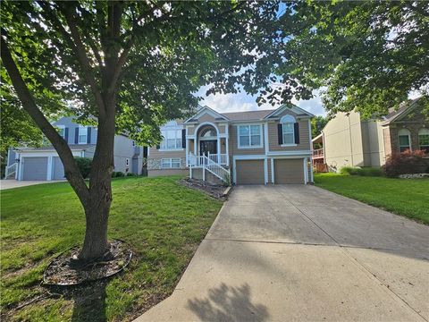 Photo of 15672 S Blackfoot Street, Olathe, KS 66062 (MLS # 2624553)