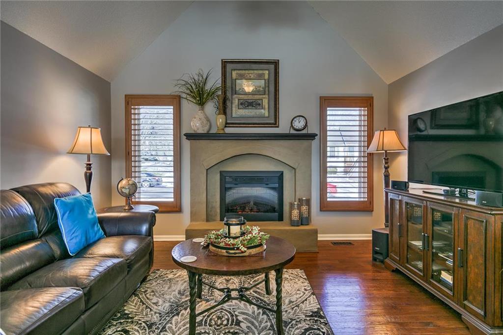 Photo 1 of 24 — 703 NE Burning Tree Street, Lee's Summit, MO 64064