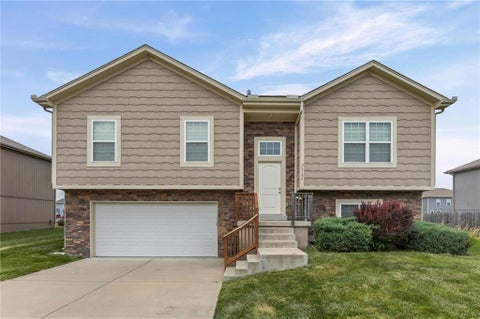 Photo of 26186 W 141st Court, Olathe, KS 66061 (MLS # 2633107)