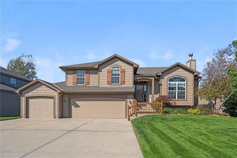 Photo of 21066 S Skyview Lane, Spring Hill, KS 66083 (MLS # 2579048)