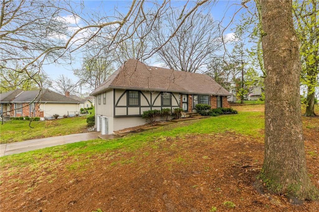 Photo of 6701 E 127 Street, Grandview, MO 64030 (MLS # 2591643)