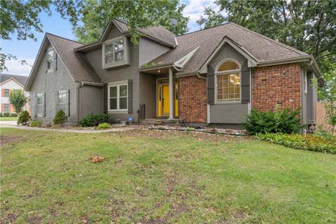 Photo of 1028 SE Bordner Drive, Lees Summit, MO 64081 (MLS # 2637223)