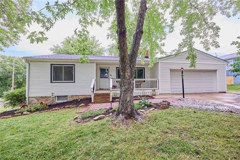 Photo of 7414 W 55th Street, Overland Park, KS 66202 (MLS # 2627098)