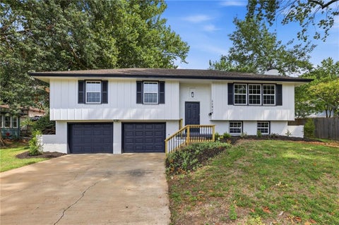 Photo of 11818 E 62nd Terrace, Kansas City, MO 64133 (MLS # 2637708)