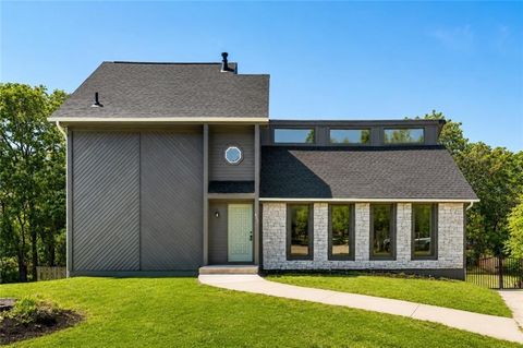 Photo of 413 S Brittany Drive, Olathe, KS 66061 (MLS # 2619426)