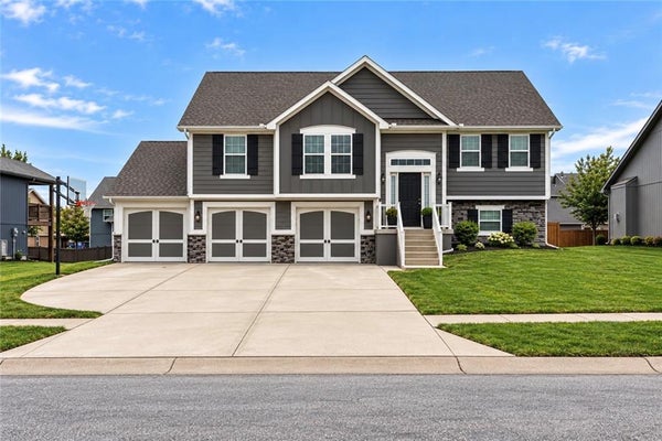 902 N COTTONWOOD AVE, KEARNEY, MO 64060 - Image badc74d83f40a2c8cd9d87ae0e3301ae/3756944251