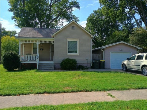 Photo of 204 S 2nd Street, Lansing, KS 66043 (MLS # 2642429)