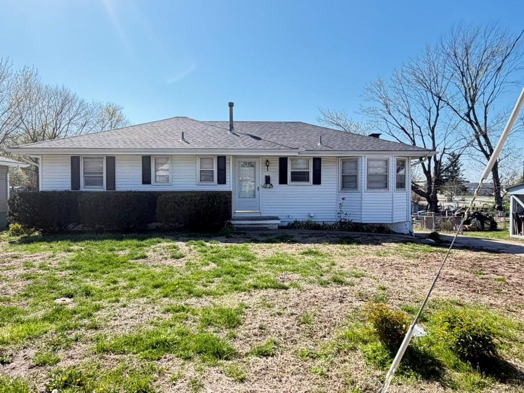 Photo of 111 NW 17th Street, Blue Springs, MO 64015 (MLS # 2618098)