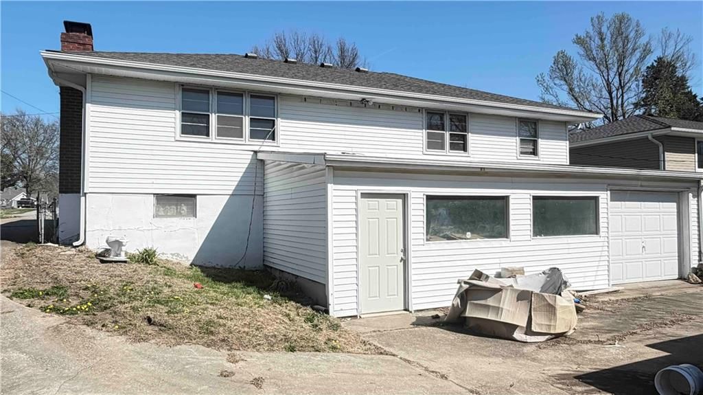 Photo of 111 NW 17th Street, Blue Springs, MO 64015 (MLS # 2618098)