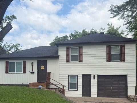 Photo of 8611 Lane Avenue, Kansas City, MO 64138 (MLS # 2625145)