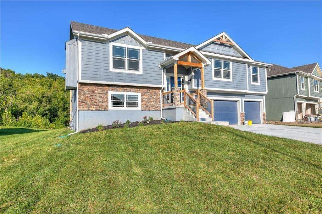 Photo of 519 Skyview Lane, Liberty, MO 64068 (MLS # 2634339)