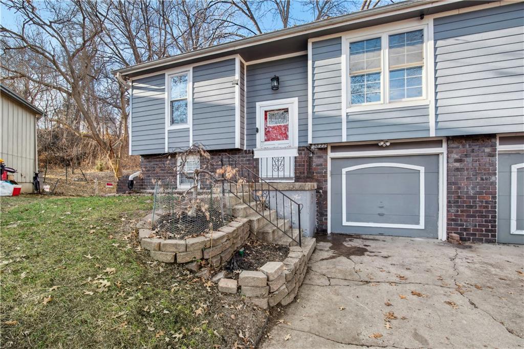 5822 NW Walnut Court