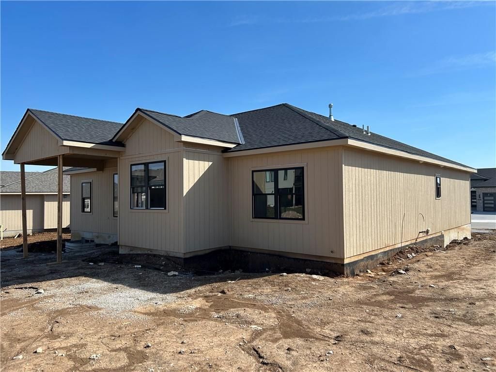 Photo of 2605 NE Crestview Street, Blue Springs, MO 64029 (MLS # 2606562)