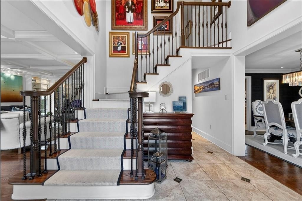 Photo of 221 W 53rd Terrace, Kansas City, MO 64112 (MLS # 2598303)