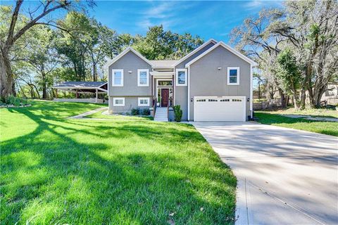 Photo of 2000 N 53rd Street, Kansas City, KS 66104 (MLS # 2579781)
