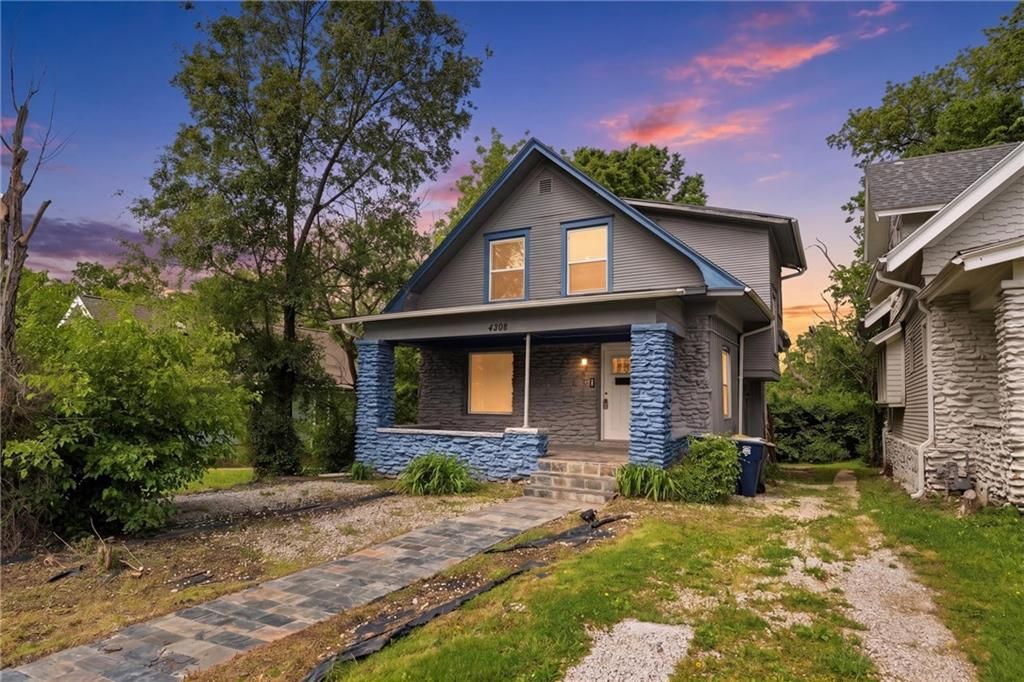Photo of 4308 Highland Avenue, Kansas City, MO 64110 (MLS # 2618111)