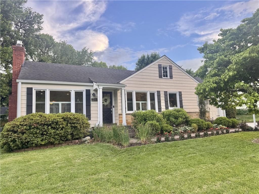 Photo of 4415 W 53rd Terrace, Roeland Park, KS 66205 (MLS # 2623426)