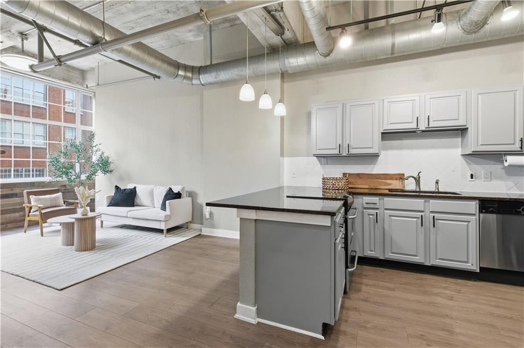 321 W 7th Street 402