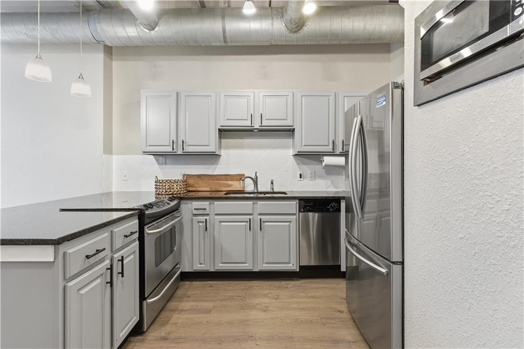 321 W 7th Street 402