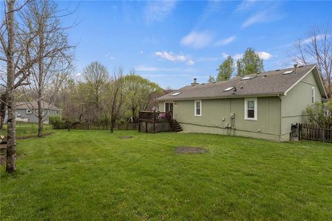 Tiny photo for 1550 Dover Court, Liberty, MO 64068 (MLS # 2613824)