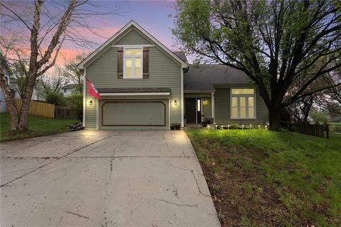 Photo of 1550 Dover Court, Liberty, MO 64068 (MLS # 2613824)