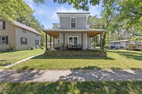 324 W 3RD AVE, GARNETT, KS 66032 - Image bba16d0defc1e8b80b9909ce3c976449/399237373