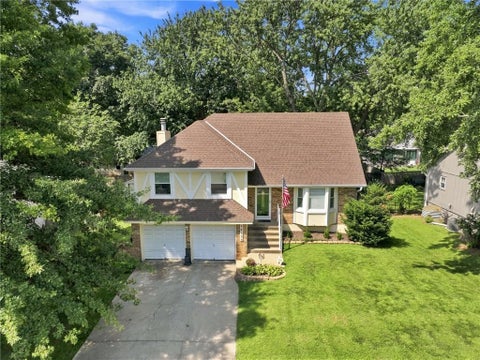 Photo of 14224 S Cottonwood Drive, Olathe, KS 66062 (MLS # 2637200)