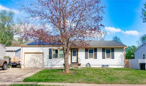 1211 N Cedar Crest Drive Independence MO 64056