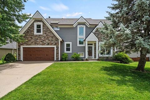 Photo of 8501 W 149th Terrace, Overland Park, KS 66223 (MLS # 2629102)