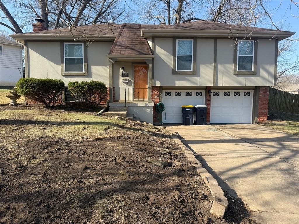 Photo of 10342 Tullis Avenue, Kansas City, MO 64134 (MLS # 2608479)
