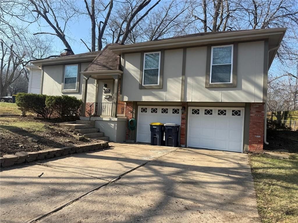 Photo of 10342 Tullis Avenue, Kansas City, MO 64134 (MLS # 2608479)