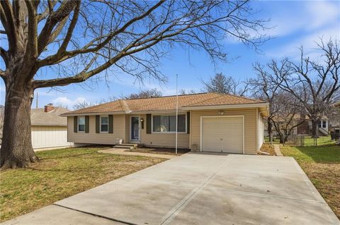 8519 Stearns Avenue Overland Park KS 66214