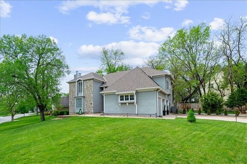 Photo of 4300 W 125th Terrace, Leawood, KS 66209 (MLS # 2613762)