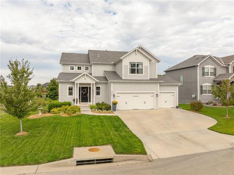Photo of 18530 W 194th Terrace, Spring Hill, KS 66083 (MLS # 2579597)