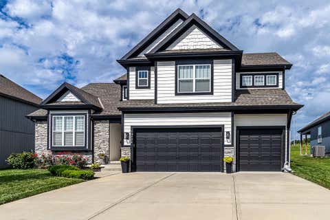 Photo of 10524 N Randolph Avenue, Kansas City, MO 64157 (MLS # 2632274)