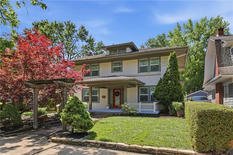 Photo of 203 W 66th Terrace, Kansas City, MO 64113 (MLS # 2615789)