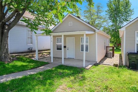 Photo of 619 Kiowa Street, Leavenworth, KS 66048 (MLS # 2619570)