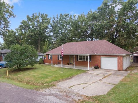 108 S Maple Street, Sweet Springs, MO 65351 - #: 2578605