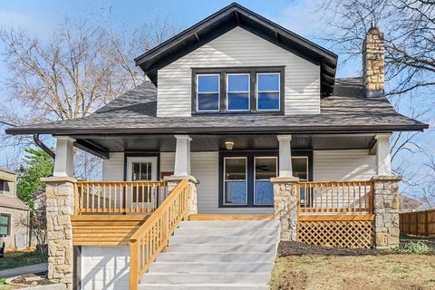 Tiny photo for 730 W College Street, Liberty, MO 64068 (MLS # 2621203)
