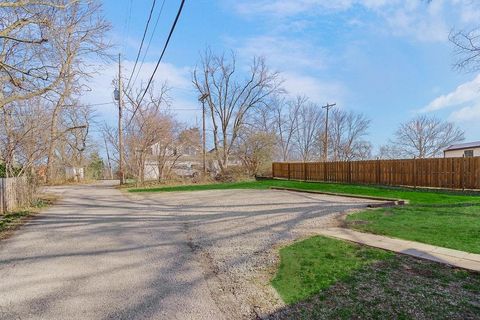 Tiny photo for 730 W College Street, Liberty, MO 64068 (MLS # 2621203)
