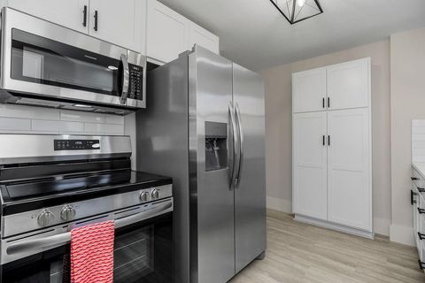 Tiny photo for 730 W College Street, Liberty, MO 64068 (MLS # 2621203)
