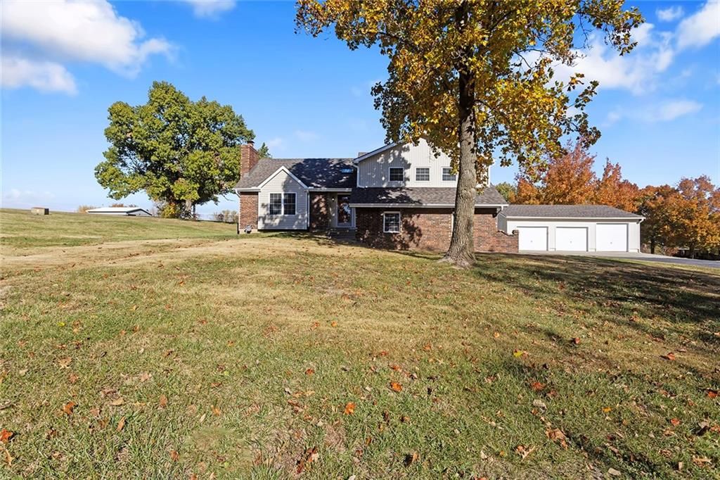Photo of 2120 Pin Oak Drive, Liberty, MO 64068 (MLS # 2586456)