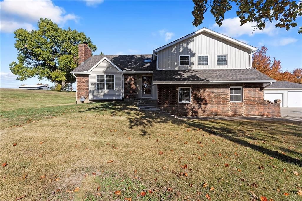 Photo of 2120 Pin Oak Drive, Liberty, MO 64068 (MLS # 2586456)