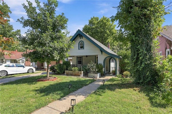 3823 GENESSEE ST, KANSAS CITY, MO 64111 - Image bc9da20a6d3c0d355b15bfeee25f0ee1/97514016