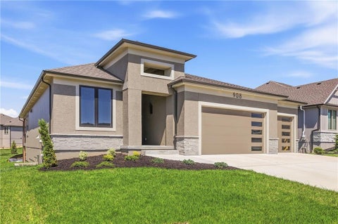 Photo of 908 Savannah Lane, Lees Summit, MO 64034 (MLS # 2575411)