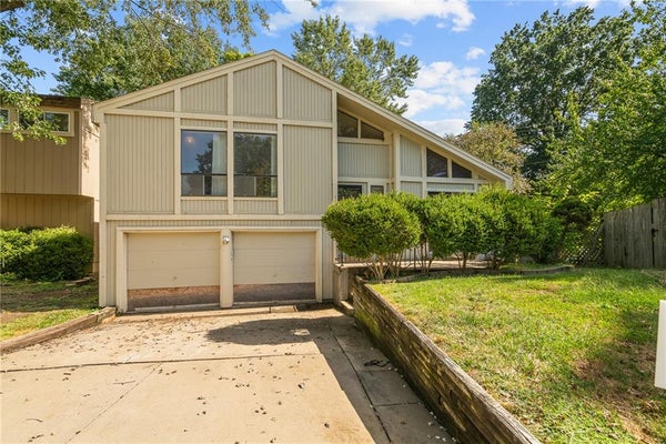 11921 W 66TH TER, SHAWNEE, KS 66216 - Image bcb487c2d24d5dca9c0d024e71643fb2/1965759007
