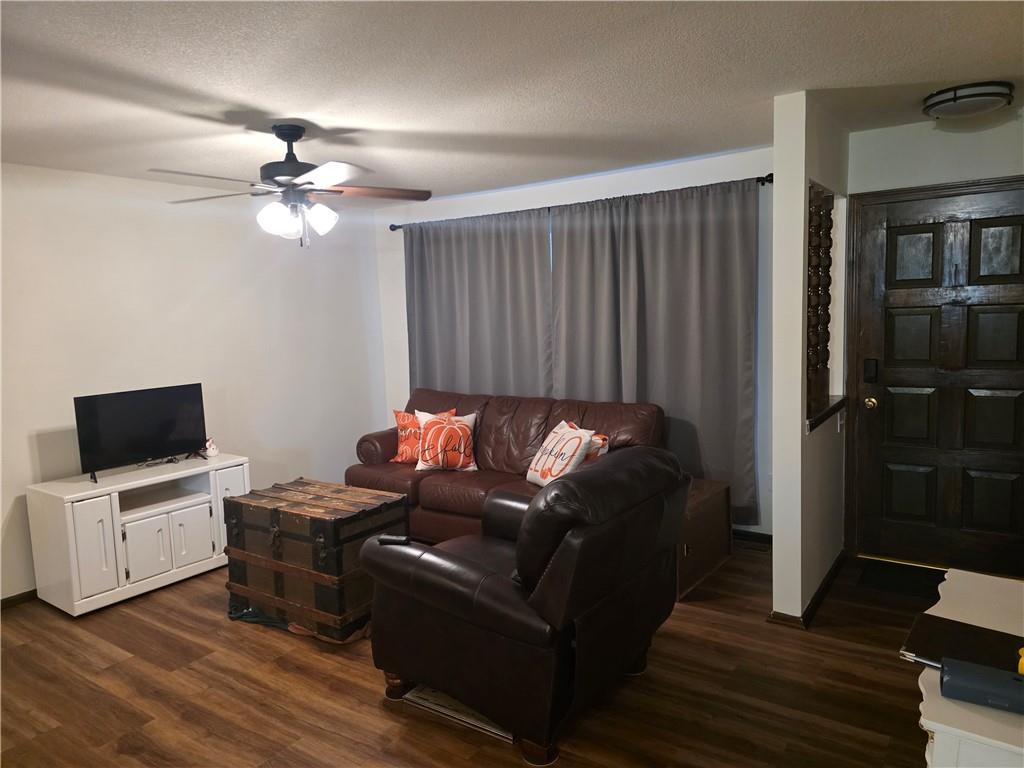 1121 W Elm Terrace