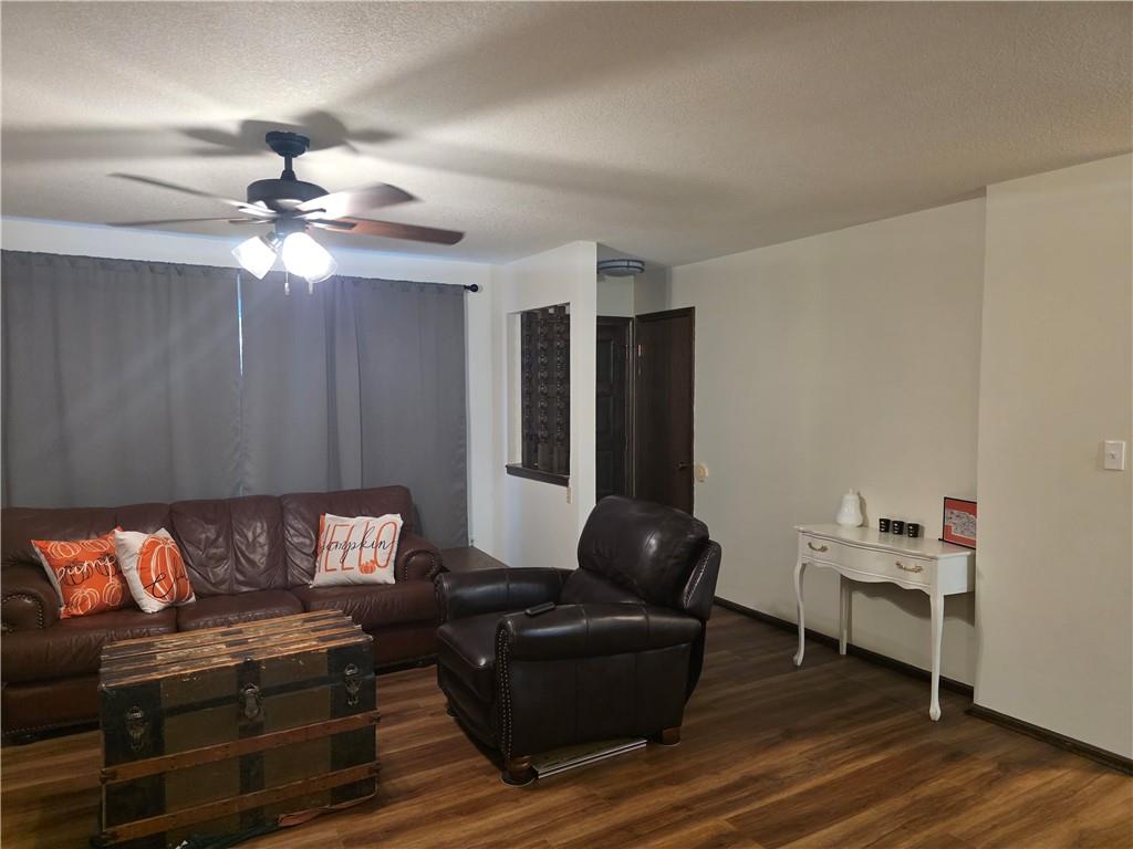 1121 W Elm Terrace