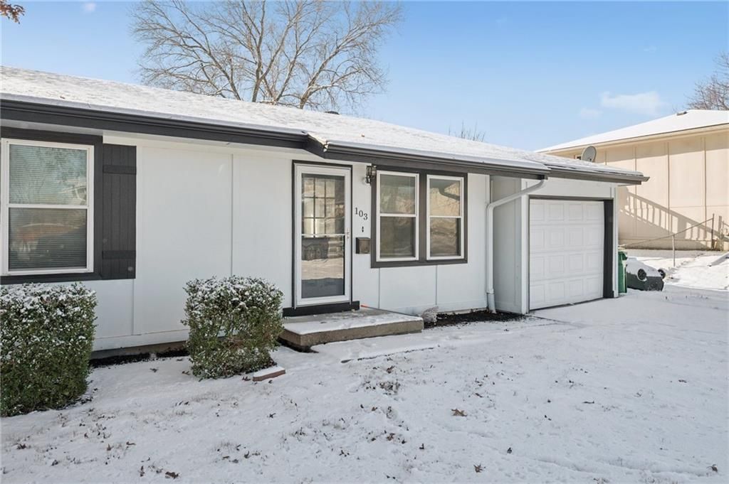 Photo of 103 W Edgewood Drive, Edgerton, KS 66201 (MLS # 2592086)